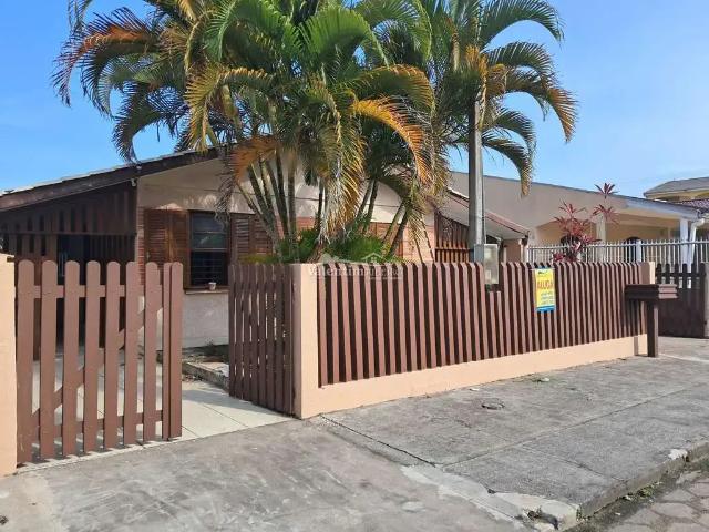 Casa / Sobrado para Locação em Pontal do Paraná/PR Ipanema 4 Quartos