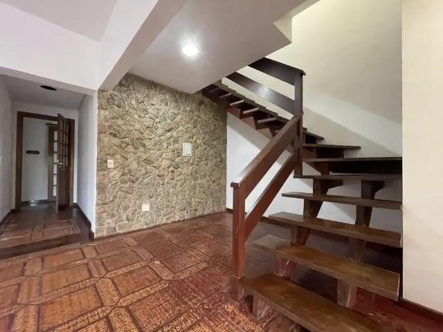Casa / Sobrado para Locação em Porto Alegre/RS Coronel Aparício Borges 4 Quartos