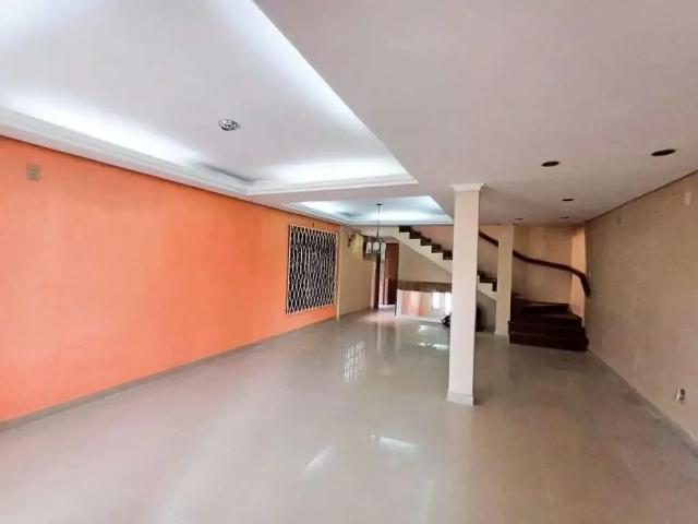 Casa / Sobrado para Locação em Porto Alegre/RS Cavalhada 3 Quartos