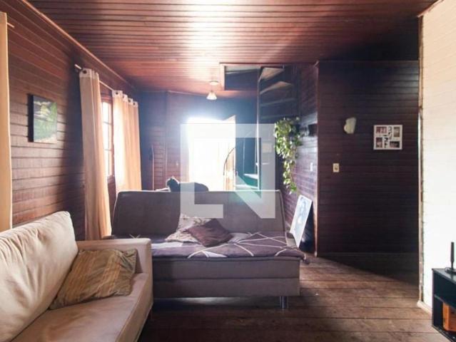 Casa / Sobrado para Locação em Porto Alegre/RS Cavalhada 4 Quartos