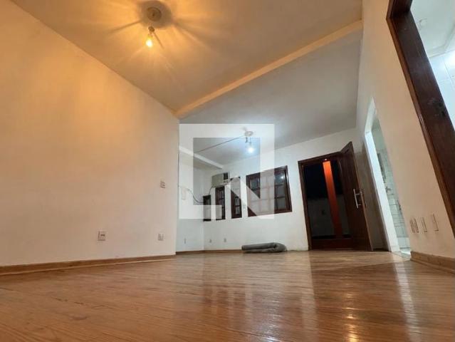 Casa / Sobrado para Locação em Porto Alegre/RS Campo Novo 1 Quartos
