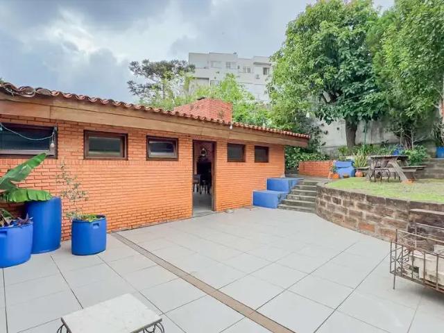 Casa / Sobrado para Locação em Porto Alegre/RS Chácara das Pedras 3 Quartos