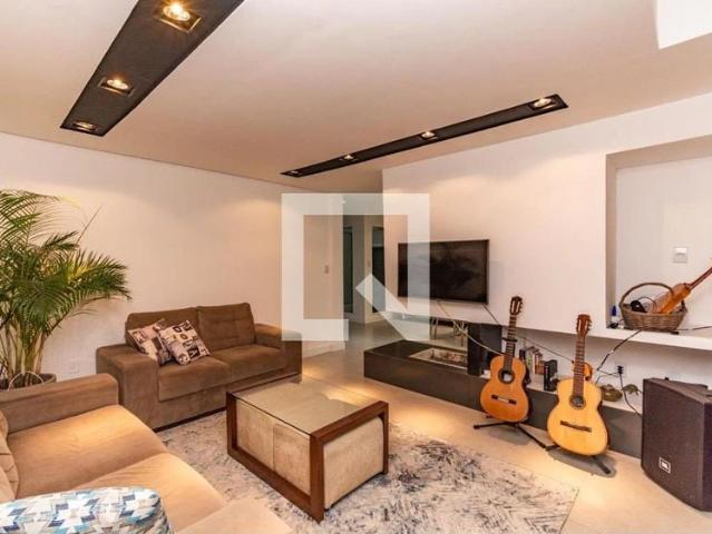 Casa / Sobrado para Locação em Porto Alegre/RS Chácara das Pedras 4 Quartos