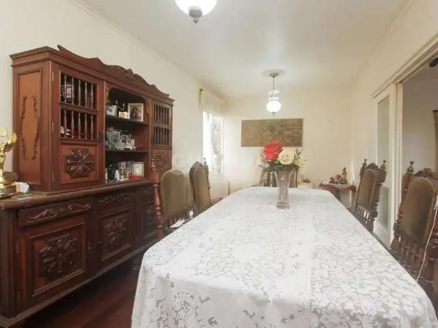 Casa / Sobrado para Locação em Porto Alegre/RS Chácara das Pedras 5 Quartos