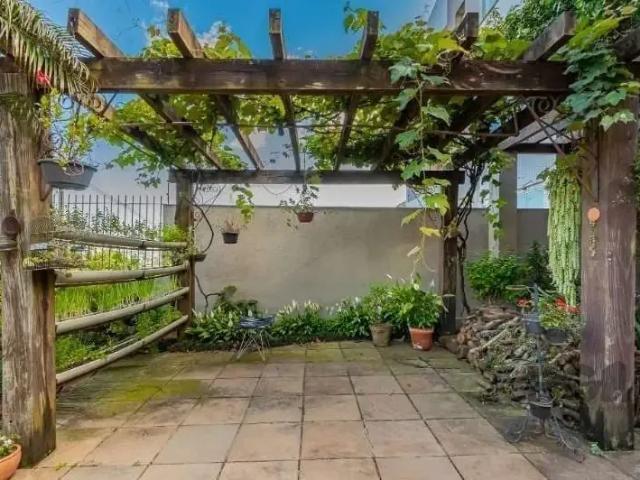 Casa / Sobrado para Locação em Porto Alegre/RS Cristal 4 Quartos