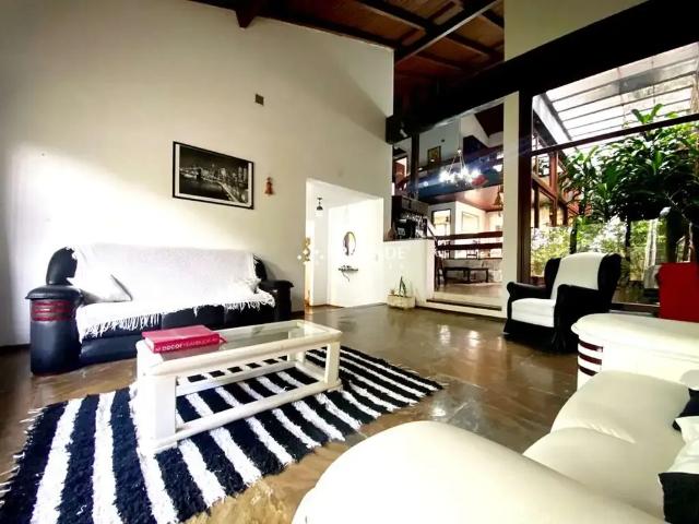 Casa / Sobrado para Locação em Porto Alegre/RS Cristal 5 Quartos