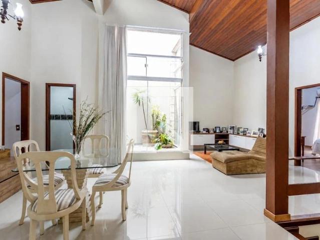 Casa / Sobrado para Locação em Porto Alegre/RS Cristo Redentor 6 Quartos