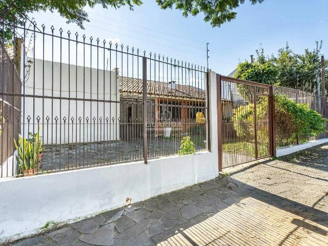 Casa / Sobrado para Locação em Porto Alegre/RS Alto Petrópolis 4 Quartos