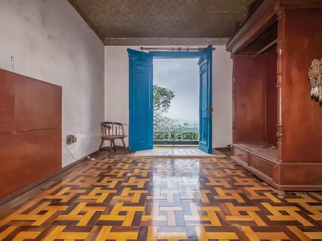 Casa / Sobrado para Locação em Porto Alegre/RS Bela Vista 4 Quartos