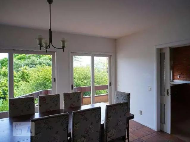 Casa / Sobrado para Locação em Porto Alegre/RS Bela Vista 4 Quartos