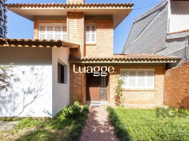 Casa / Sobrado para Locação em Porto Alegre/RS Bela Vista 4 Quartos