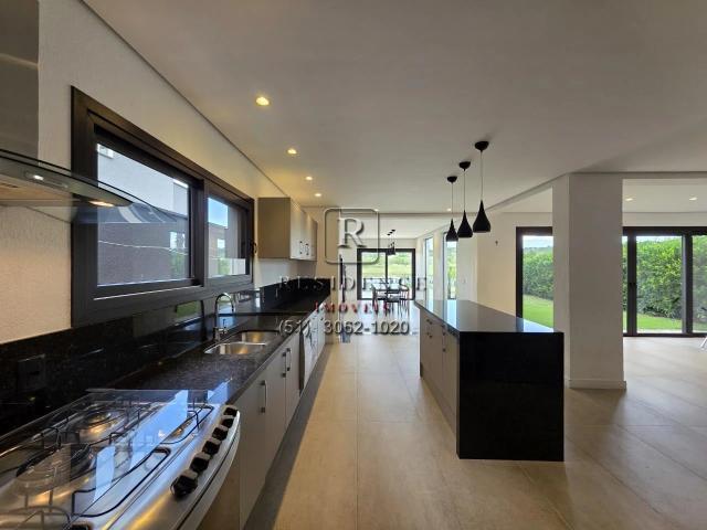 Casa / Sobrado para Locação em Porto Alegre/RS Belém Novo 4 Quartos