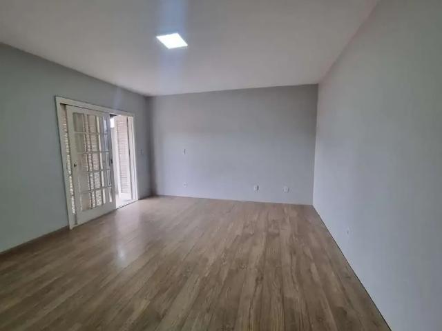 Casa / Sobrado para Locação em Porto Alegre/RS Guarujá 4 Quartos