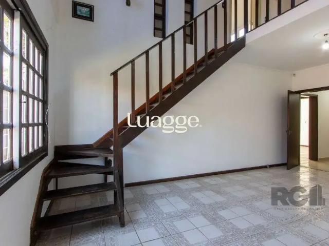 Casa / Sobrado para Locação em Porto Alegre/RS Guarujá 4 Quartos