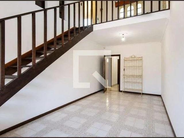 Casa / Sobrado para Locação em Porto Alegre/RS Guarujá 4 Quartos