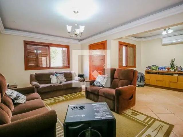 Casa / Sobrado para Locação em Porto Alegre/RS Guarujá 5 Quartos