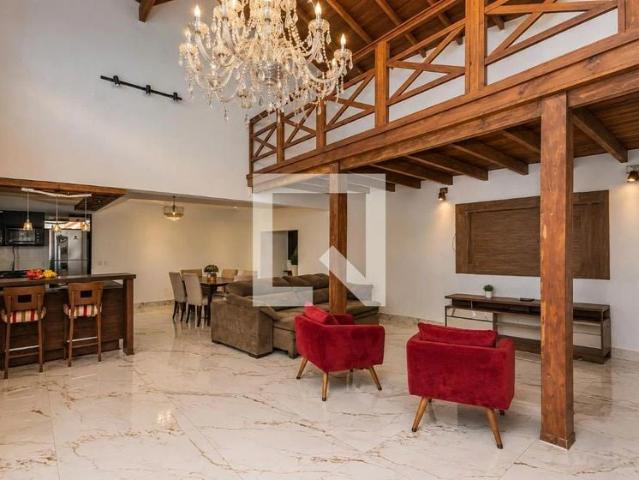 Casa / Sobrado para Locação em Porto Alegre/RS Guarujá 3 Quartos