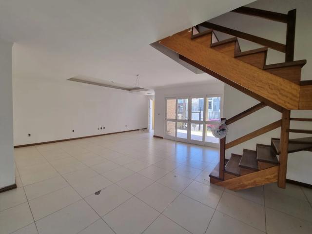 Casa / Sobrado para Locação em Porto Alegre/RS Guarujá 3 Quartos