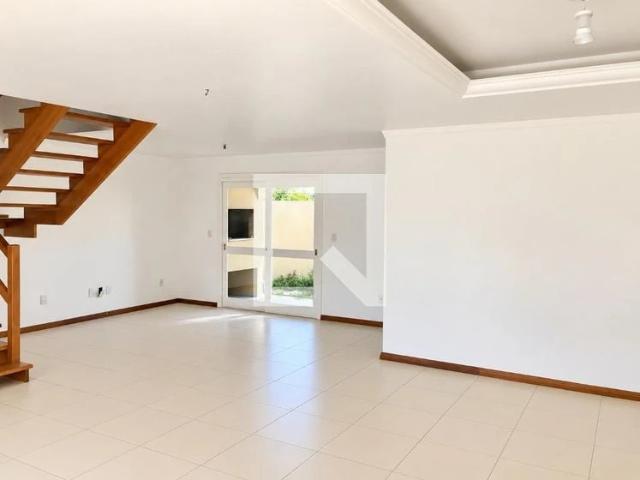 Casa / Sobrado para Locação em Porto Alegre/RS Guarujá 3 Quartos