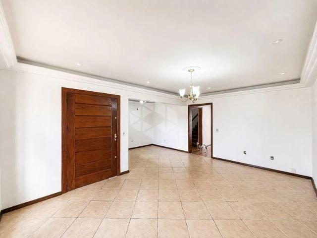 Casa / Sobrado para Locação em Porto Alegre/RS Espírito Santo 5 Quartos