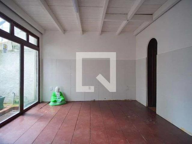 Casa / Sobrado para Locação em Porto Alegre/RS Floresta 3 Quartos