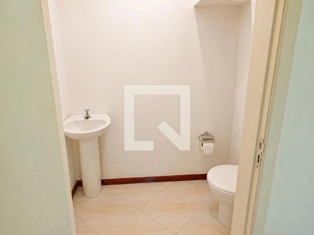 Casa / Sobrado para Locação em Porto Alegre/RS Floresta 2 Quartos