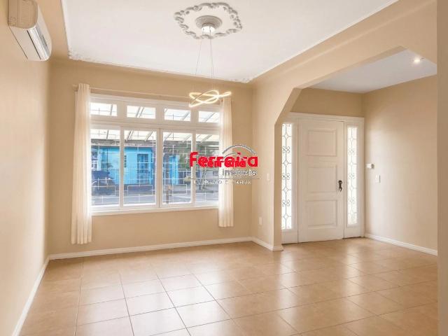 Casa / Sobrado para Locação em Porto Alegre/RS Floresta 4 Quartos