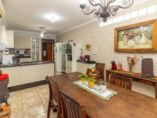 Casa / Sobrado para Locação em Porto Alegre/RS Floresta 4 Quartos