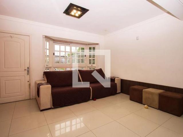 Casa / Sobrado para Locação em Porto Alegre/RS Hípica 4 Quartos