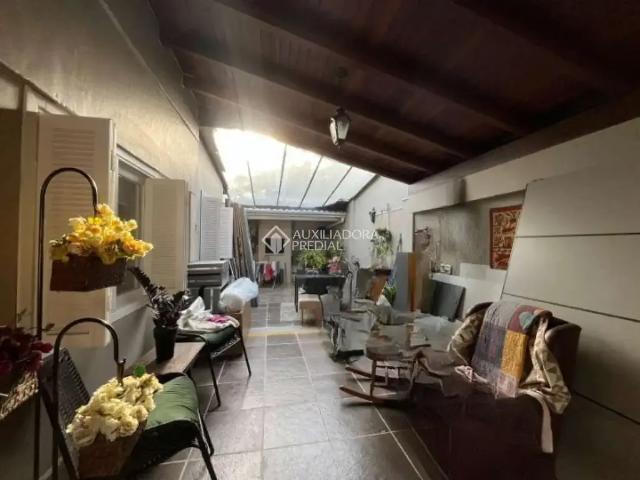 Casa / Sobrado para Locação em Porto Alegre/RS Ipanema 4 Quartos