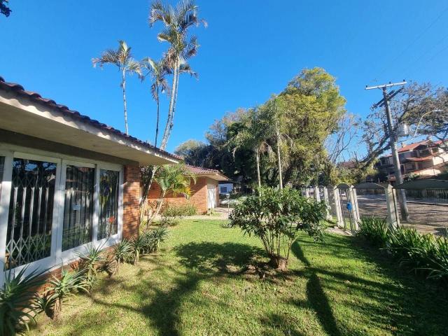 Casa / Sobrado para Locação em Porto Alegre/RS Ipanema 5 Quartos