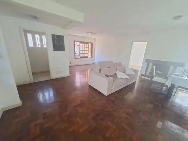 Casa / Sobrado para Locação em Porto Alegre/RS Ipanema 5 Quartos