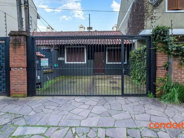 Casa / Sobrado para Locação em Porto Alegre/RS Ipanema 2 Quartos