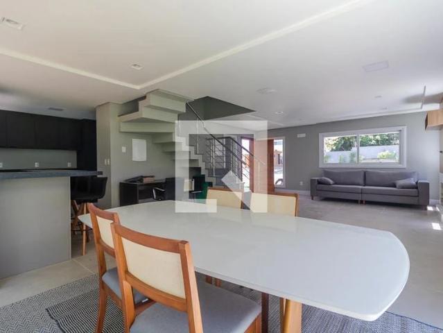 Casa / Sobrado para Locação em Porto Alegre/RS Ipanema 3 Quartos