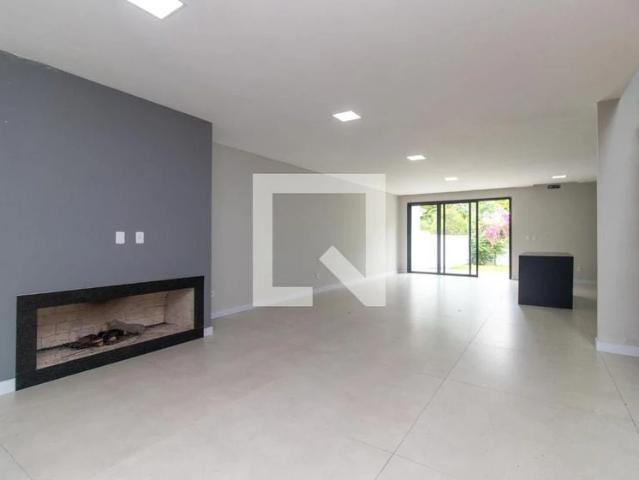 Casa / Sobrado para Locação em Porto Alegre/RS Ipanema 3 Quartos