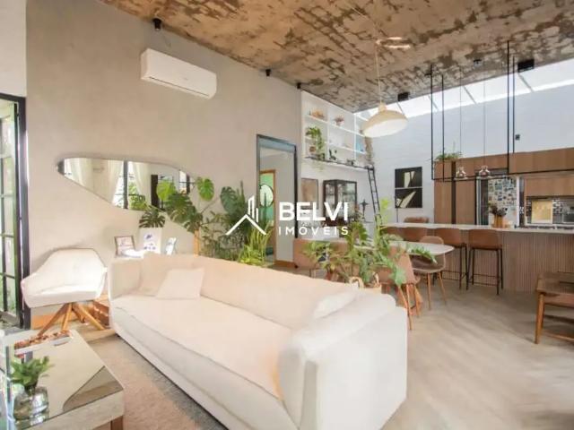 Casa / Sobrado para Locação em Porto Alegre/RS Jardim Europa 4 Quartos