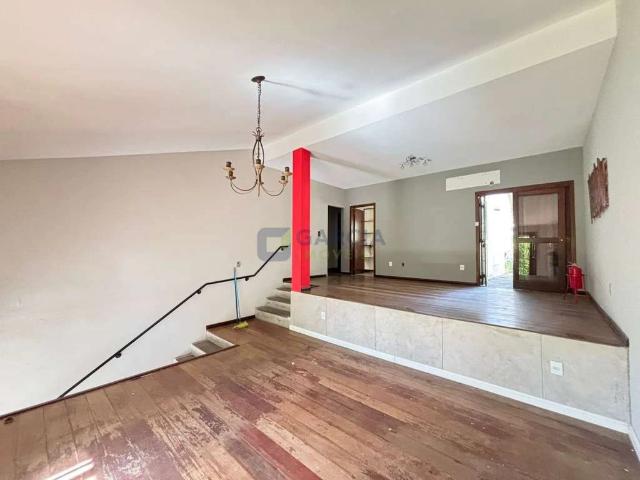 Casa / Sobrado para Locação em Porto Alegre/RS Jardim Itu 4 Quartos