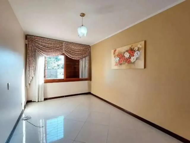 Casa / Sobrado para Locação em Porto Alegre/RS Jardim Itu 5 Quartos
