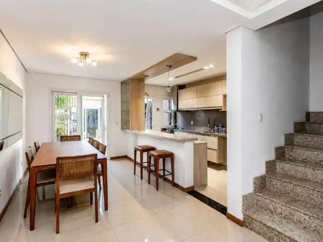 Casa / Sobrado para Locação em Porto Alegre/RS Jardim Itu Sabará 3 Quartos