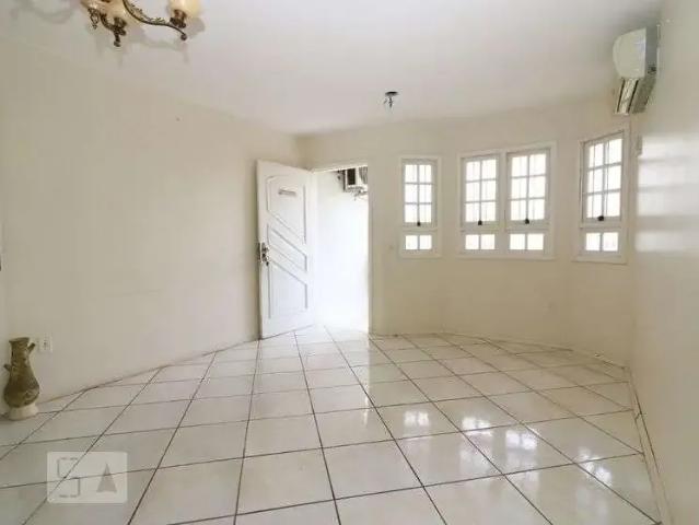 Casa / Sobrado para Locação em Porto Alegre/RS Jardim Itu Sabará 4 Quartos