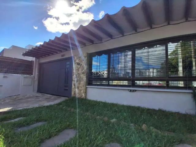 Casa / Sobrado para Locação em Porto Alegre/RS Jardim Lindóia 3 Quartos