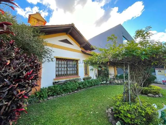 Casa / Sobrado para Locação em Porto Alegre/RS Jardim Lindóia 3 Quartos