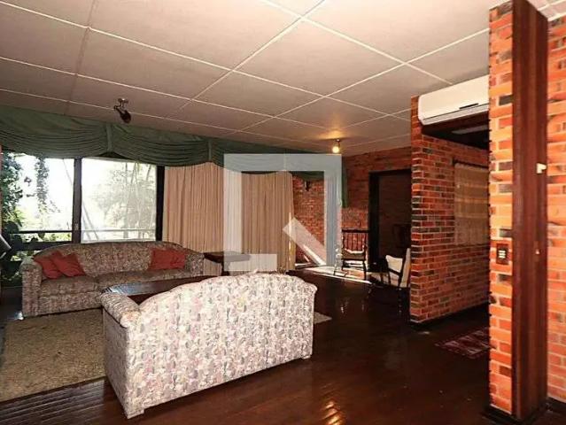 Casa / Sobrado para Locação em Porto Alegre/RS Jardim Lindóia 5 Quartos