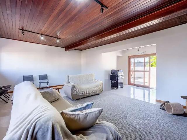 Casa / Sobrado para Locação em Porto Alegre/RS Menino Deus 5 Quartos