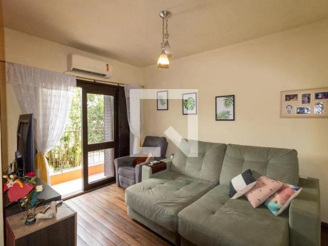 Casa / Sobrado para Locação em Porto Alegre/RS Nonoai 4 Quartos