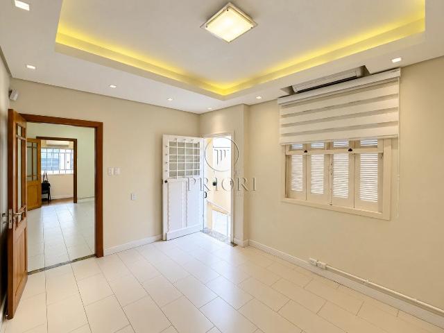 Casa / Sobrado para Locação em Porto Alegre/RS São Geraldo 3 Quartos