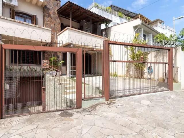 Casa / Sobrado para Locação em Porto Alegre/RS São João 3 Quartos