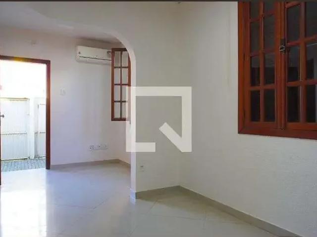 Casa / Sobrado para Locação em Porto Alegre/RS São João 2 Quartos