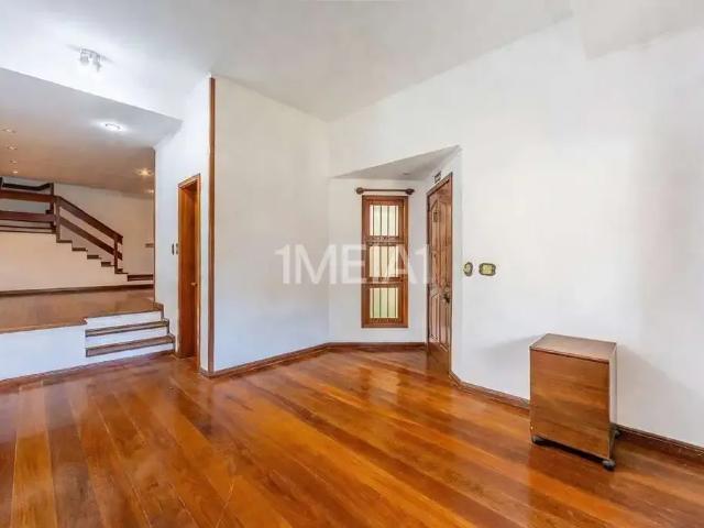 Casa / Sobrado para Locação em Porto Alegre/RS São João 4 Quartos