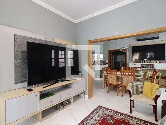 Casa / Sobrado para Locação em Porto Alegre/RS São João 5 Quartos